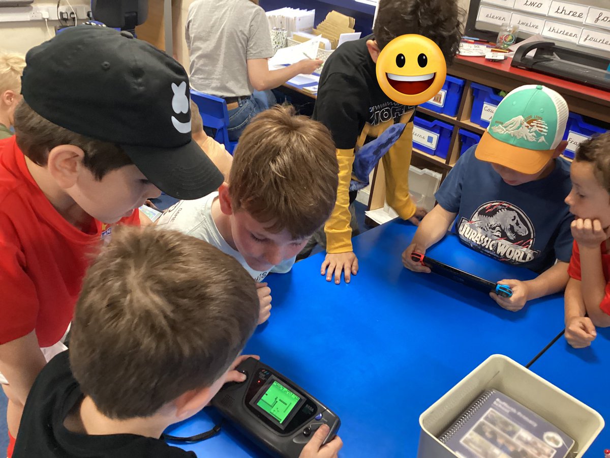 Class 2 have had a fantastic golden time! Mr Prudames has very kindly shown us some ‘old school’ games linked to our topic ‘The toys that time forgot’ 🎮🕹️ #RPShistory