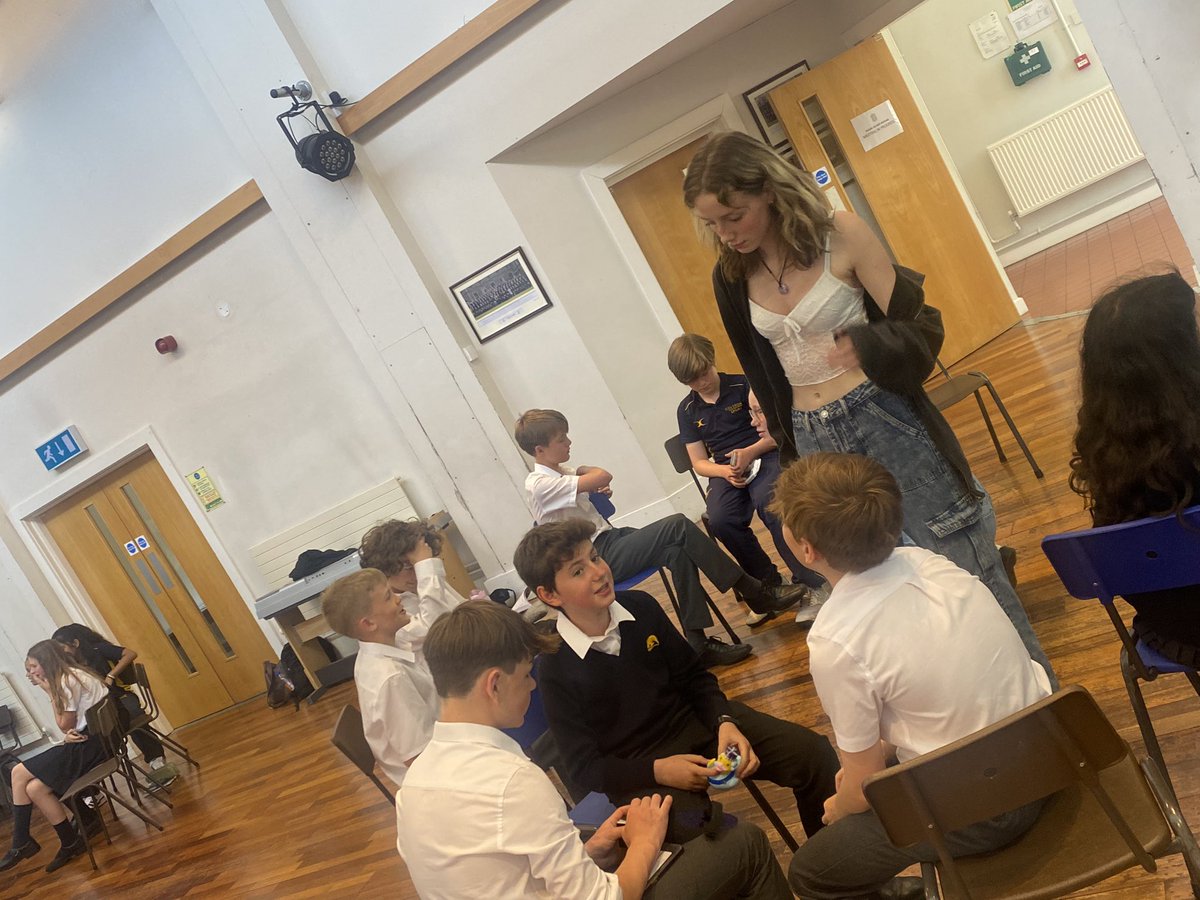 StBrnTeachLearn's tweet photo. The room is full of noise which means only one thing…. Our Oracy Pioneers are having a super impact on Y7 pupils of @CSBsenior in their 1st session. Wonderful collaboration between 6th form of the school &amp; @StBrendansSFC through the @bristoledup Oracy Project #makingvoicesheard https://t.co/mj5augTrDT
