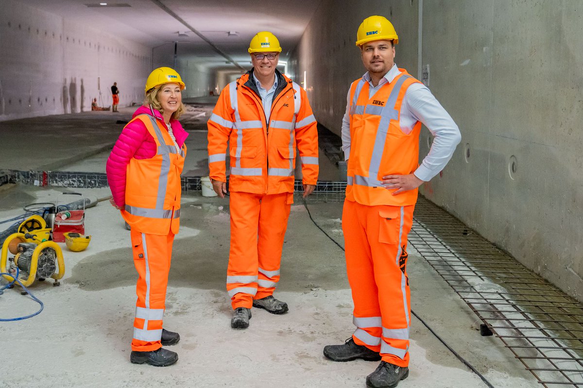 PijnackerNootdp's tweet photo. Nieuwe wegen π , nieuwe routes, ontdek de toekomst.
Trots op #ZHBC, sterk staaltje, dat juist zij vanuit Pijnacker-Nootdorp het beton mogen leveren voor de nieuwe rijksweg tussen de #A16 en #A13. https://t.co/G4pUbKtowj