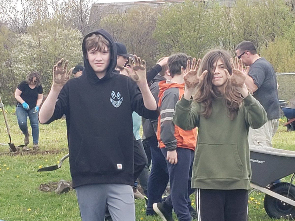 Grade7MsSmith's tweet photo. The Grade 7 students were hard at work today during Envirofest. Great job! @MrGeorgeADAC @AdmiralsAcad_NL @NLESDCA https://t.co/wzj8M3dZnr