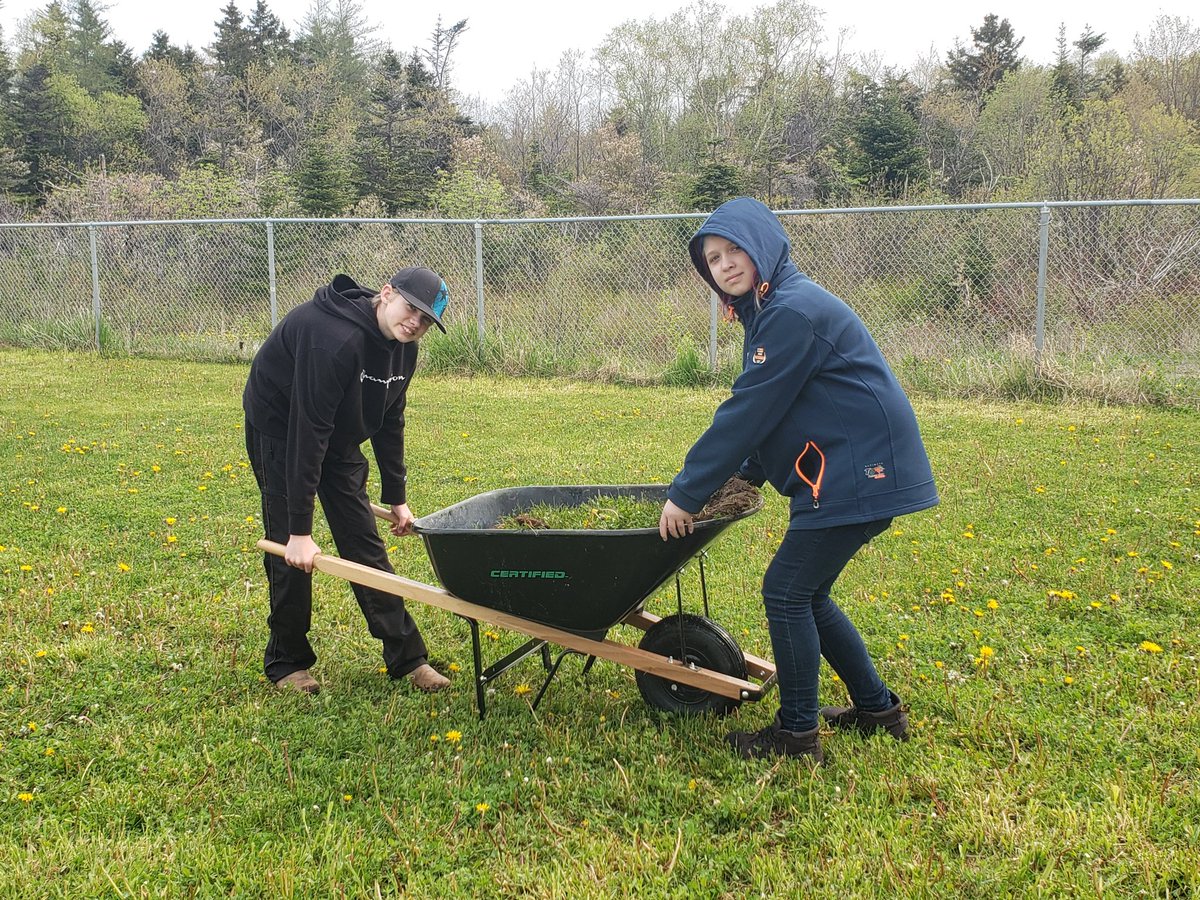 Grade7MsSmith's tweet photo. The Grade 7 students were hard at work today during Envirofest. Great job! @MrGeorgeADAC @AdmiralsAcad_NL @NLESDCA https://t.co/wzj8M3dZnr