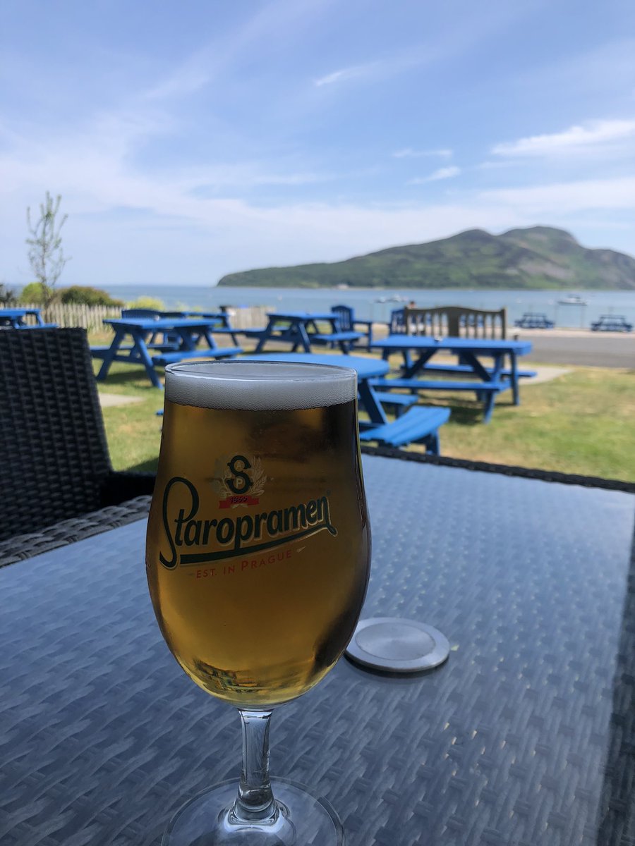 Friday Lunch in Holiday Mode 🍺 ☀️