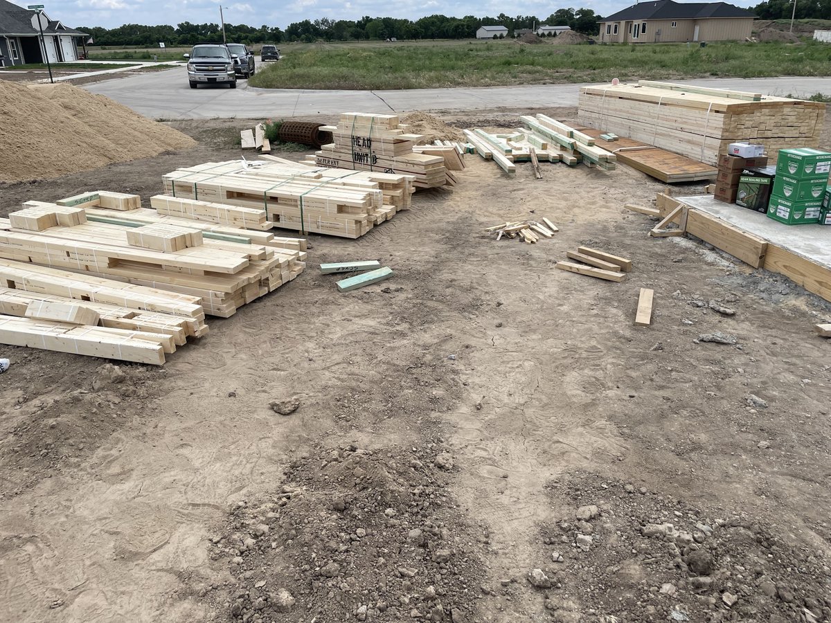 BldrFirstSource's tweet photo. Check out #READYFRAME in action! 💥
⏱️ #Framing on this project took 15 hours total with four framers - a reduction from a typical three-day timeframe.
Find out more about READY-FRAME® ⬇️
https://t.co/rd8qEkJ8ce https://t.co/GW7wkGP4rr