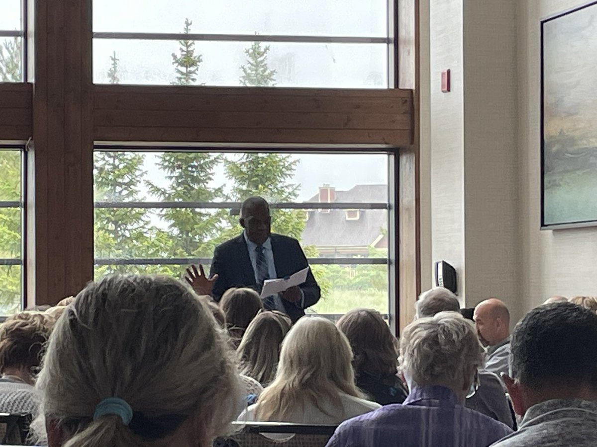 TrusteeMLarsen's tweet photo. “Your attitude is a paintbrush that you paint your life with. Your attitude is the difference between success and failure.” Karl Subban, coach, teacher, principal and parent, keynote speaker at the #OPSBA conference in #Collingwood, ON https://t.co/8pNh6qszAb