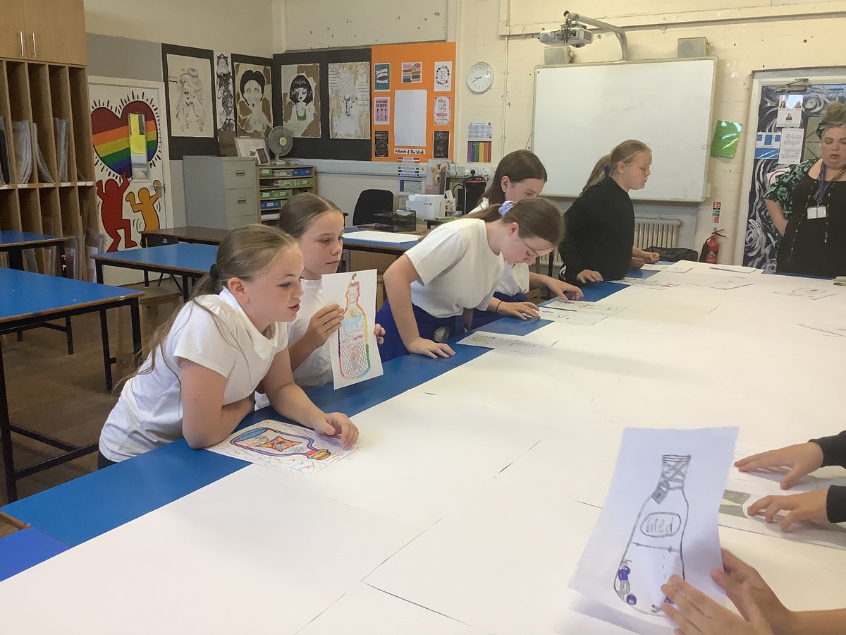Flomellynews's tweet photo. Many thanks to the staff at @hillside_high for a lovely afternoon of art. https://t.co/HRPsE6ludX