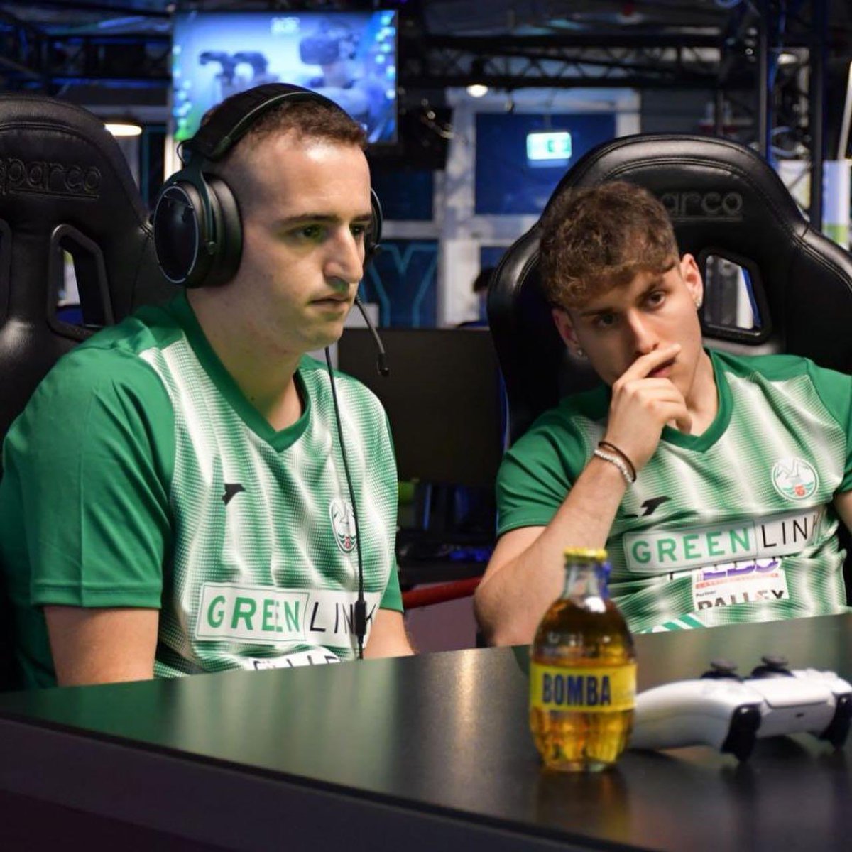 Dopo aver superato il <a href="/calciocesenafc/">Cesena FC</a> , i biancoverdi battono anche il <a href="/LRVicenza/">L.R. Vicenza</a> e si qualificano alle semifinali in programma sabato contro la <a href="/Reggiana1919_IT/">AC Reggiana 1919</a> 💪🏻🎮

#eseriec #esports #umnapl