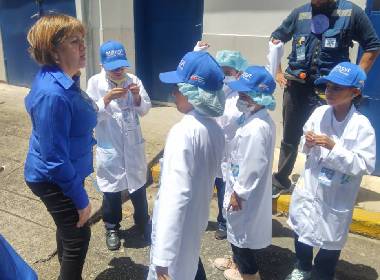 Semillero científico llega al Instituto Nacional de Higiene “Rafael Rangel” en Caracas

Leer + aquí👉  acortar.link/WhxM7i

#JuntosPorCadaLatido
#VivaElPoderPopular
<a href="/NicolasMaduro/">Nicolás Maduro</a>
<a href="/MagaGutierrezV/">Magaly Gutiérrez Viña</a>