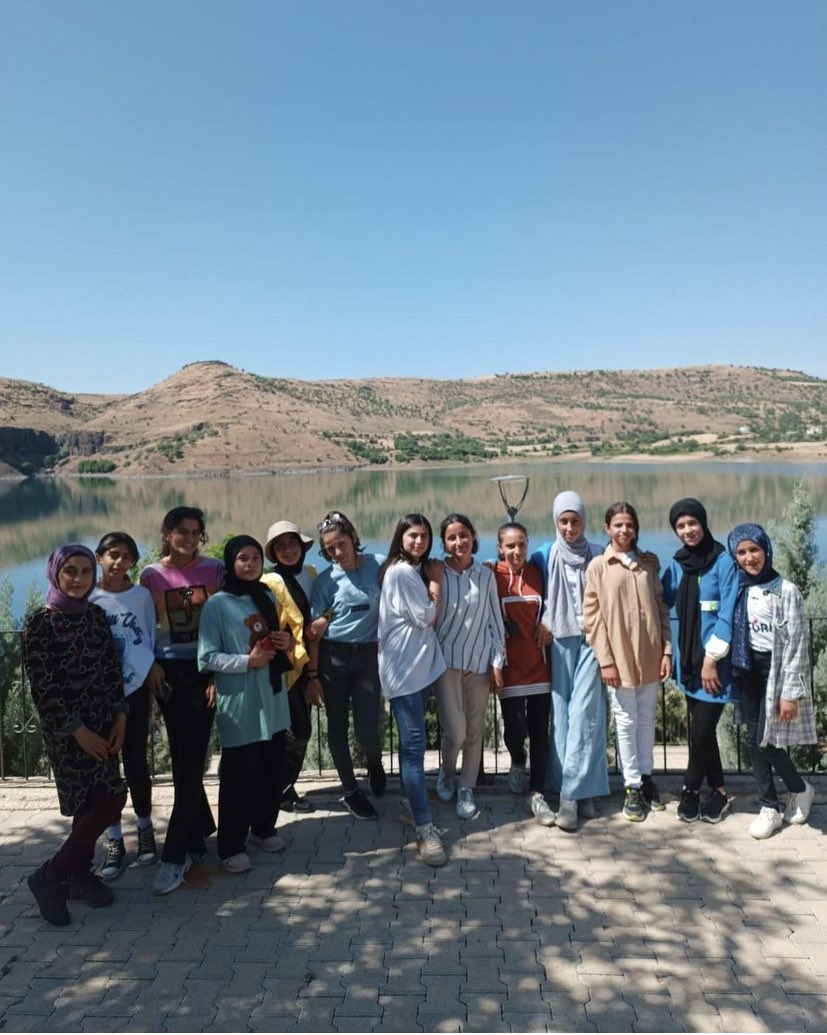 divanokulu's tweet photo. 8.sınıf öğrencilerimizin piknik etkinliği 🌳☀️ Emeği geçen öğretmenlerimize ve servis şoförlerimize teşekkür ederiz 🌸 

@siverekmem63 @NKapanoglu @tcmeb https://t.co/72SHb4uhYR