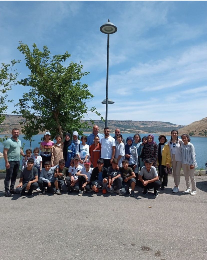 divanokulu's tweet photo. 8.sınıf öğrencilerimizin piknik etkinliği 🌳☀️ Emeği geçen öğretmenlerimize ve servis şoförlerimize teşekkür ederiz 🌸 

@siverekmem63 @NKapanoglu @tcmeb https://t.co/72SHb4uhYR