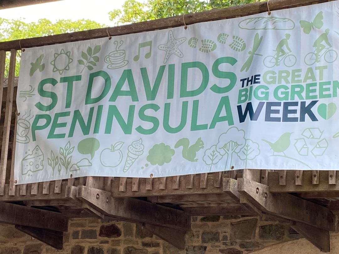 Only one day to go until #GreatBigGreenWeek. Find out how you can take part with lots of events around the St Davids Peninsula. ecodewi.org.uk/gbgw/ @OrielyParc we’re taking part, starting on Saturday 10 June, with EcoDewi’s Green Market takeover in our courtyard 💚