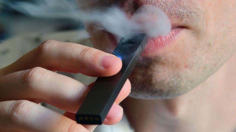 "Fumar vape es más sano", asegura chamo que le prestó el suyo a 350 personas la misma noche ow.ly/8Hln50OJKZG