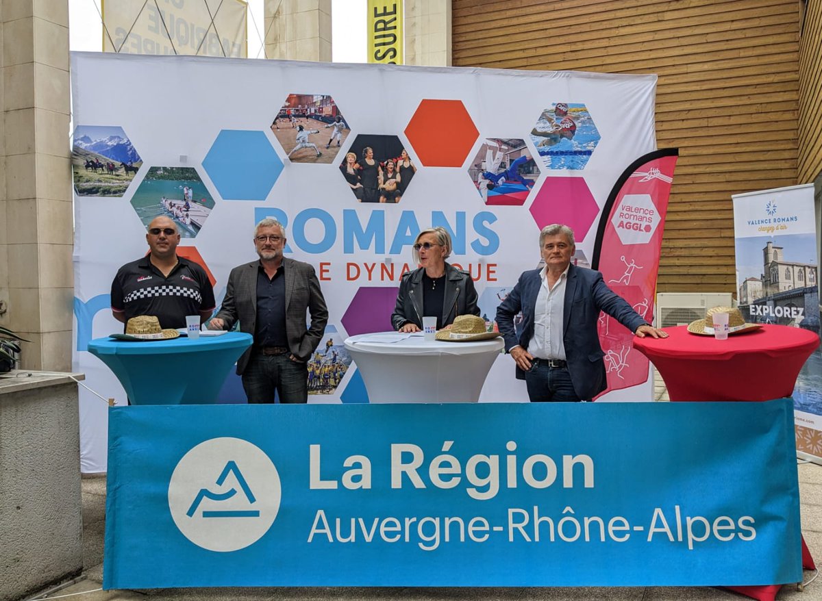 Conférence de presse pour l'ouverture de la billetterie des masters de pétanque à Romans ! La ville accueillera la 7ème étape des Masters de Pétanque le 30 août
Billetterie en vente à Valence Romans Tourisme et billetweb.fr/masters-de-pet…
<a href="/MH_Thoraval/">mh_thoraval</a> <a href="/VilleDeRomans/">villederomans</a> <a href="/romanspresse/">Service Presse de la Ville de Romans-sur-Isère</a>