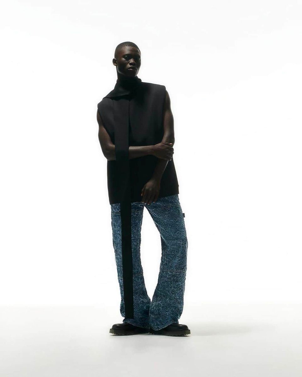 Sleek tailoring, modern jeans, iconic footwear — revel in these fresh new #OffWhite pieces on #FARFETCH. shorturl.at/fjlv0