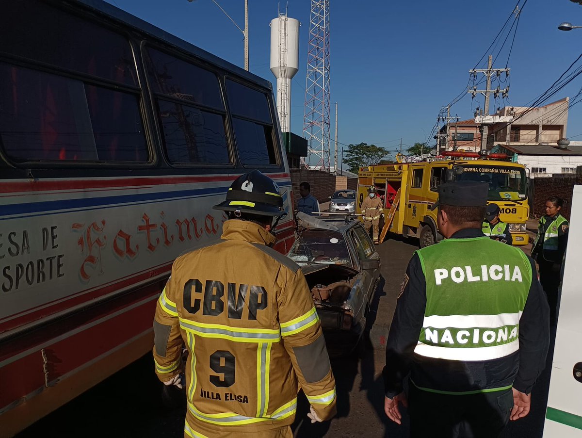 bomberosk9's tweet photo. Acceso Sur &amp; Boquerón zona 3 bocas, una persona quedo atrapada fue liberado por personam bombero
#Somos9naCia. https://t.co/QRQj4VCxNG