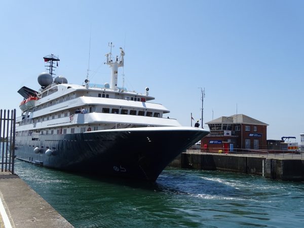 MV Corinthian es el primer crucero en arribar al Puerto de Barrow - portalcruceros.cl/mv-corinthian-… #MVCorinthian #PuertodeBarrow #Cruceros