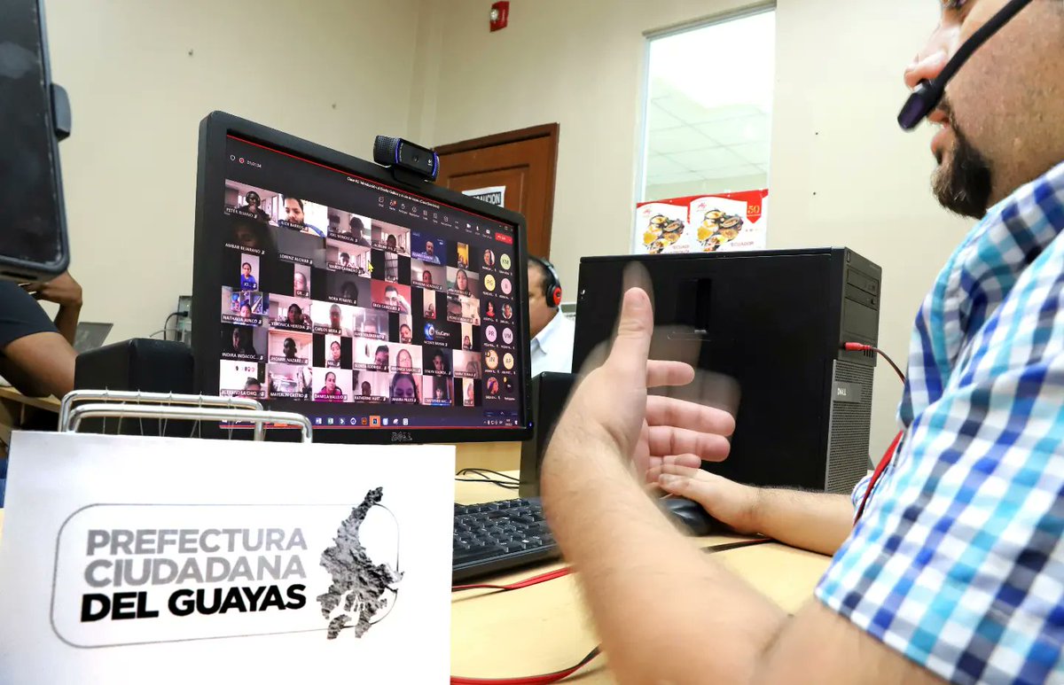 PrefGuayas's tweet photo. Cursos virtuales de #GuayasTec son un éxito rotundo 👨💻
Más de 5.000 alumnos reciben clases en línea gratuitas; y se capacitan en diversas áreas como diseño gráfico, redes sociales, marketing, entre otras.
📌 Estén atentos a nuestras redes donde informaremos sobre los próximos cursos para los guayasenses.
#PrefecturaCiudadanaDelGuayas
#GuayasSeMueve
@marcelaguinaga
@CarlosGSerranoB
@GuayasTec