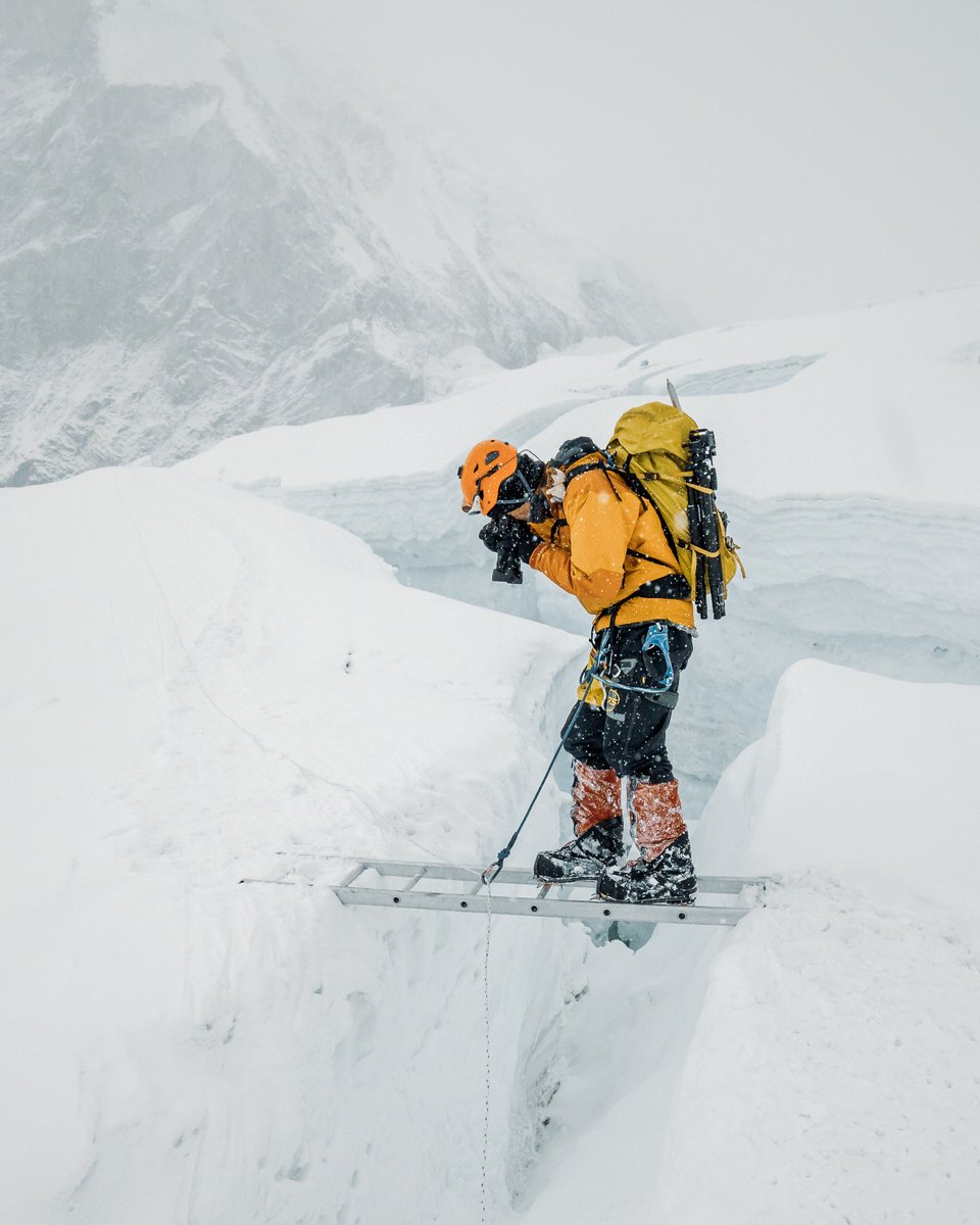 Everest Dark tweet media