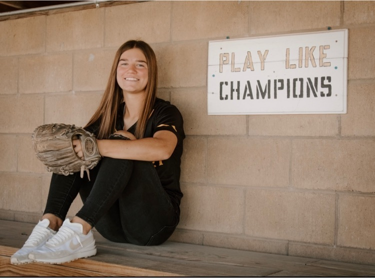 WintersetSchool's tweet photo. Congrats to Jena Young-- the Gatorade Iowa State Softball Player of the Year!! Jena is the daughter of Megan &amp; Tim Young. Jena will continuing her softball career at the U of Iowa next year. Jena was chosen because of her strong work ethic &amp; attitude. #wintersethuskypride https://t.co/HBLFudkIwT