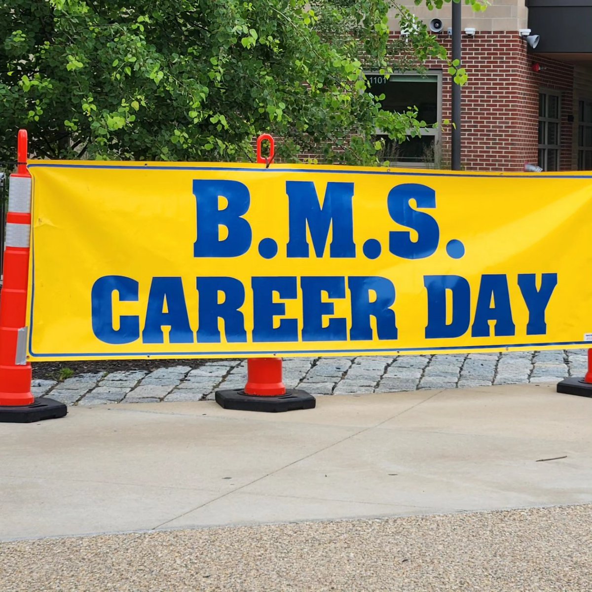 BMSLibraryRI's tweet image. First in-person BMS Career Day in a very long time, and it is AMAZING! Kids dressed professionally and are ready to learn from our adult speakers. The Keynote was INSPIRING! #bmsshines