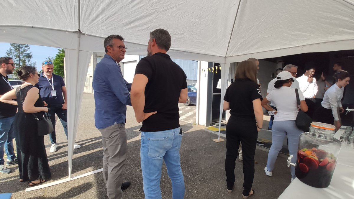 Advantech_IIoT's tweet photo. 🎉 Happy 20 year anniversary to @pcindustriel, our valued Channel Partner! 🎉 
Celebrating in Chassieu, France with @NeoXperiences gaming solution, powered by Advantech PCs. Congratulations! Looking forward to continued collaboration! 

#Anniversary #Partnership https://t.co/y6rlp3c2Al