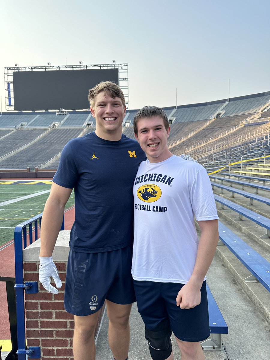 Got a taste of my dream at the Michigan Football Camp. Happy to meet @LakeBraddockFB legend @MatthewHibner Not cleared to compete this round. Won’t stop working and training. I’ll be back next year.  @CoachCPartridge @CoachMikeElston @KerryNeal56 @MDoc376 @OnePlayDrive #GoBlue