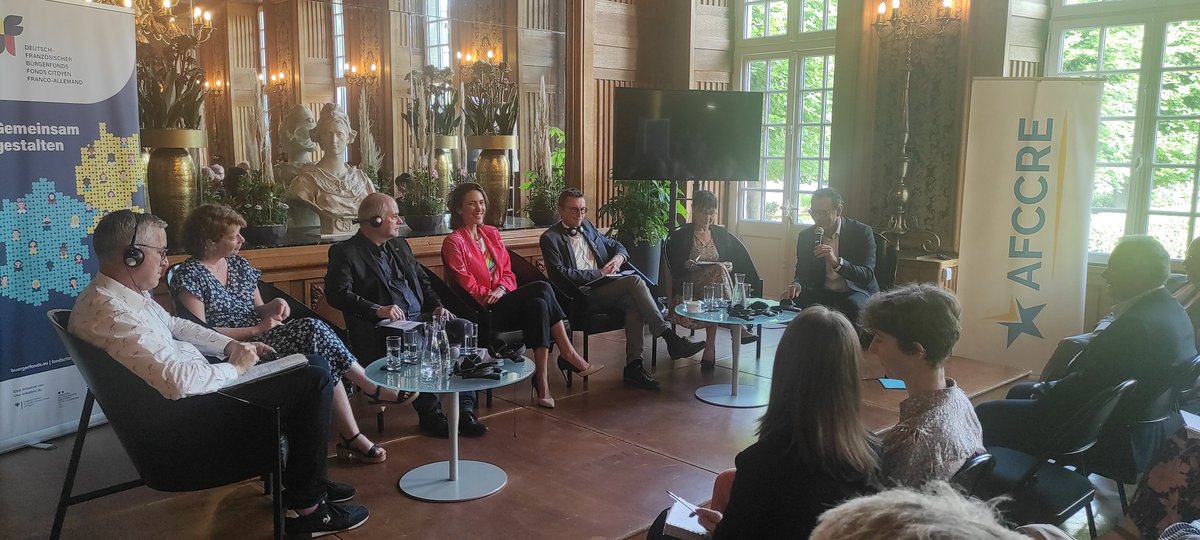 Nous poursuivons nos échanges ac les interventions de <a href="/sylvieguillaume/">Sylvie Guillaume</a> et <a href="/ValerieHayer/">Valérie Hayer</a> membres du <a href="/Europarl_FR/">Parlement européen en France</a> 🇪🇺
#VeroniqueBertholle  <a href="/AndreasWolter20/">Andreas Wolter</a> co-Pdt du grpe 🇨🇵🇩🇪 de l'<a href="/afccre/">AFCCRE</a> et #RGRE, @YPascouau  #ThomasSchmidt #LaurentWatrin consacrés aux attentes des #CollTerr 🇨🇵🇩🇪