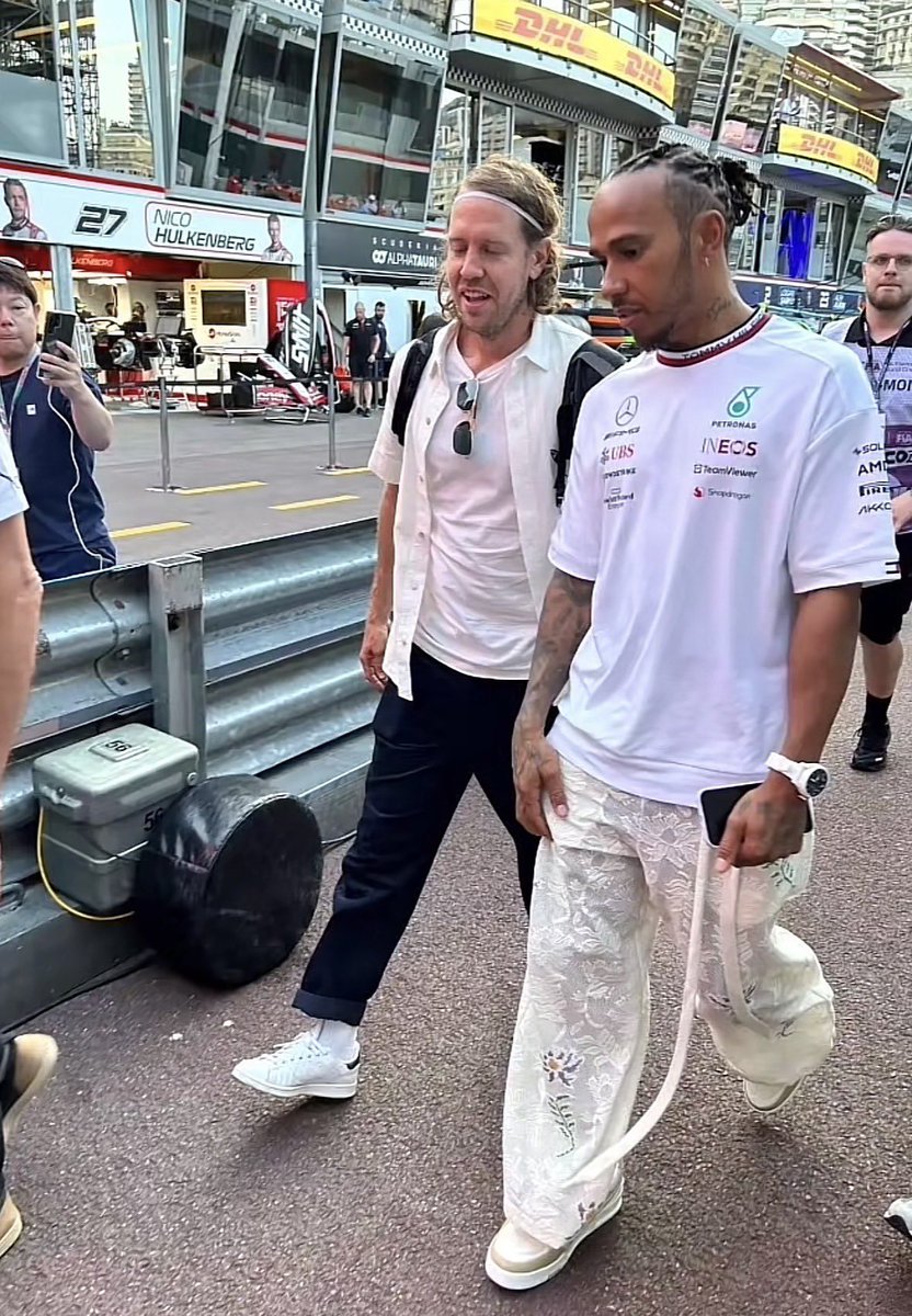 I’m still here… 🥹

#LH44 #Vettel #Hamilton #SV5