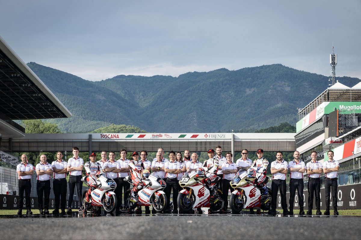 We’re a Team! 

#Moto2 #Moto3 #hondateamasia #hondaracingcorporation