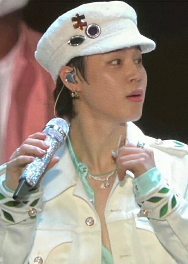 BTSV was wearing a hat of the #Ukrainian brand RUSLAN BAGINSKIY at