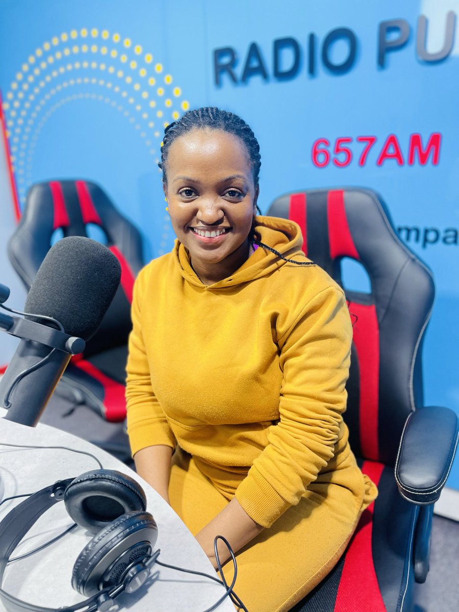 Mphoputini's tweet photo. I am on #Hearttoheart this afternoon from 12-3pm 📻📻on 657am/ https://t.co/4xkeyNjIzX / channel 882 on Dstv audio https://t.co/vubjoPjSGb