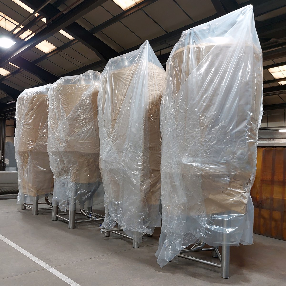 Britanx_'s tweet photo. Happy Friday 🍻
We'd like to let you know that some stock tanks are available for immediate purchase!
Send us a message if you're interested or want more information!
#stocktanks #stock #DPV #unitank #fermentation #craftnotcrap #conditioning #britanx #stainlesssteel #ukmfg https://t.co/618Ap34Sfv
