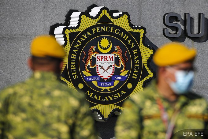 MrAzwanGhani1's tweet photo. LFL telah mengecam SPRM kerana didakwa enggan membenarkan peguam hadir ketika anak guam mereka disoal siasat.

#SPRM #LFL https://t.co/Q16RKZd8Bg