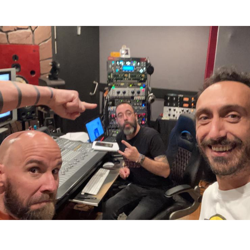 NeoMusicBox's tweet photo. ¿Que estarán tramando Sergio de Canard, Gato de Izal y José Caballero? 🤔
#NeoMusicBox #EstudioDeGrabacion #Música #ArandadeDuero https://t.co/vES1cX9FSX