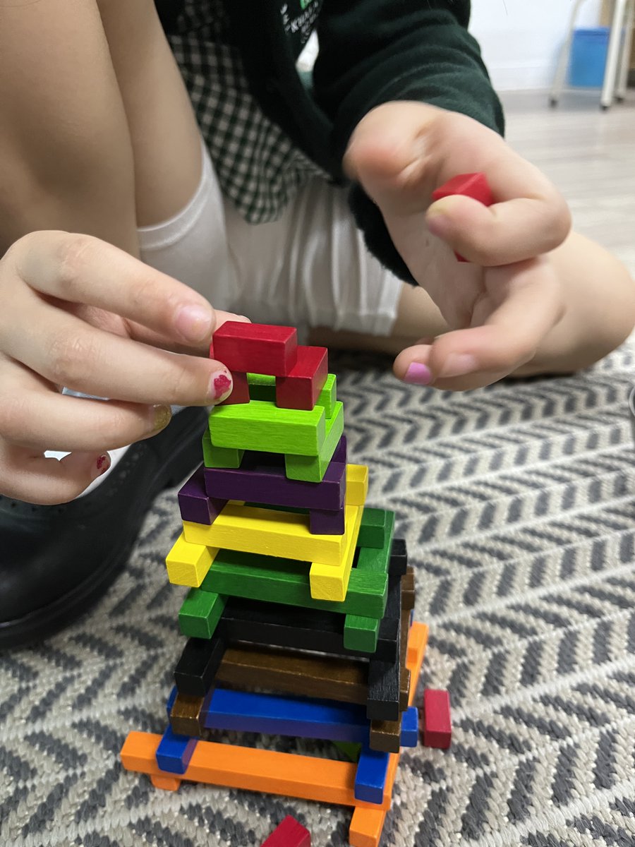 Taught YR about 'growing' and 'shrinking' patterns. All of them had the misconception that a pattern getting taller (a 'tower') is always growing. Even if the unit decreases each time. Couldn't persuade them to unsee this. Or are they right😕? <a href="/john_kett/">John Kettel</a> <a href="/Simon_Gregg/">Simon Gregg</a> <a href="/helenjwc/">Dr Helen J Williams she/her🇪🇺</a>