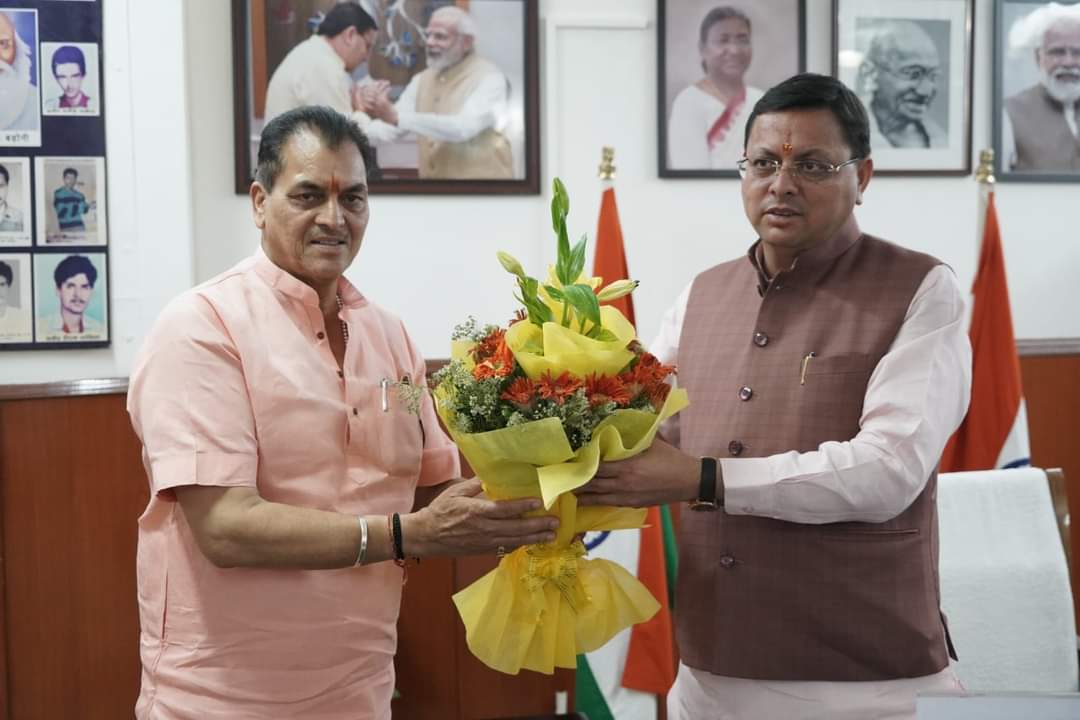 MLAPremAggarwal's tweet photo. आज सचिवालय में मुख्यमंत्री श्री पुष्कर सिंह धामी जी से शिष्टाचार भेंट की।
@pushkardhami https://t.co/ogpnm0ivIW