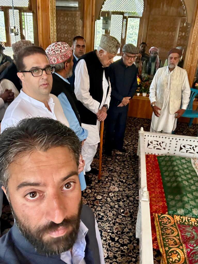 JKNC_'s tweet photo. JKNC President Dr Farooq Abdullah along with Addl GS Sheikh Mustafa Kamal and Political adviser to the President @MushtaqGuroo visited Baba Nagri, Kangan on the occasion of 127th annual Urs of Hazrat Mian Nizamuddin Kiani RA. They were received by JKNC Senior Leader Mian Altaf and @mianmeherali. They prayed for peace and prosperity for J&K.