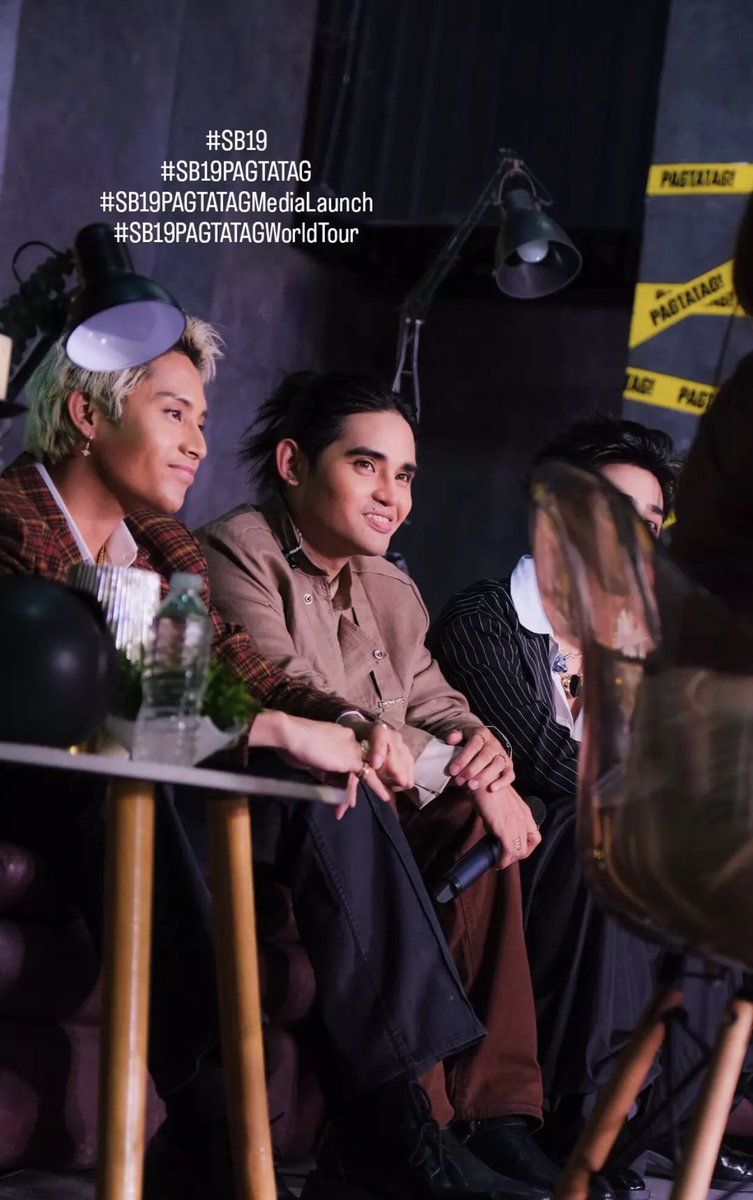 look at those eyes and precious smiles ✨

D-DAY PAGTATAG EP RELEASE
@SB19Official #SB19
#FamilyFeudSB19
#SB19PAGTATAGMediaLaunch