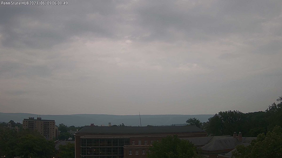 HUBWeatherSTEM's tweet image. Penn State HUB at sunrise and it's 51.9 F.