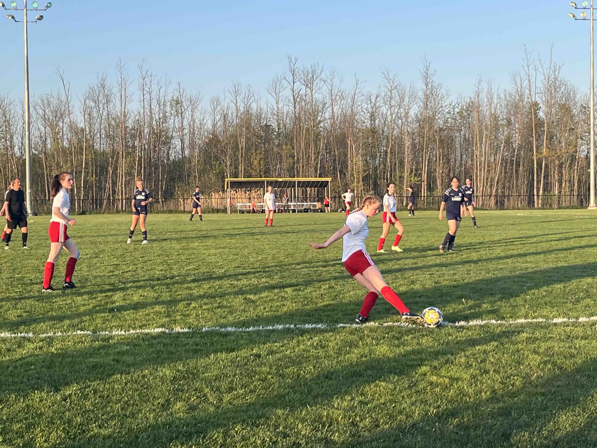 MUFC U15 girls played their first game of the season.
Vs. North Bay
…into the 2nd half and winning 1-0.