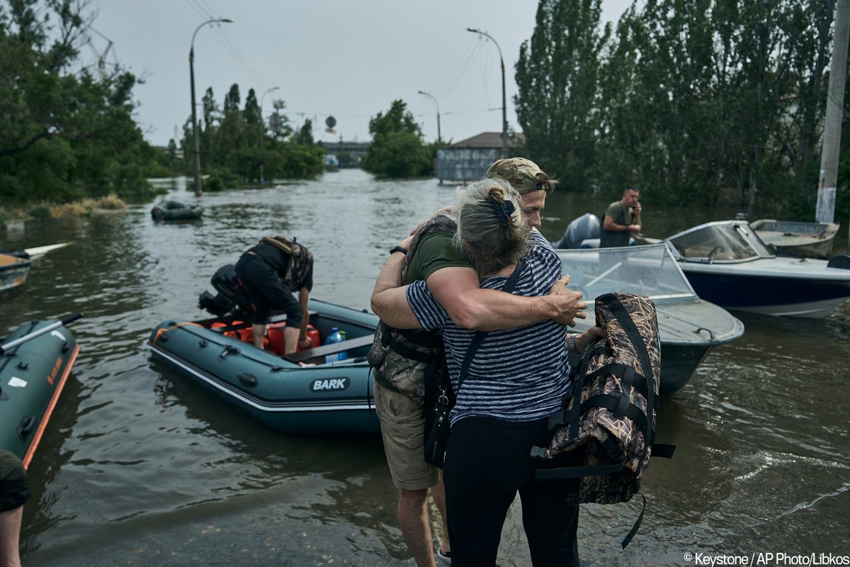 After the #Kakhovka dam disaster, flood waters continue to rise. Together with our partner organization @_Heks, we are supporting those affected with #emergency aid: pulse.ly/1ckrp3m8o7