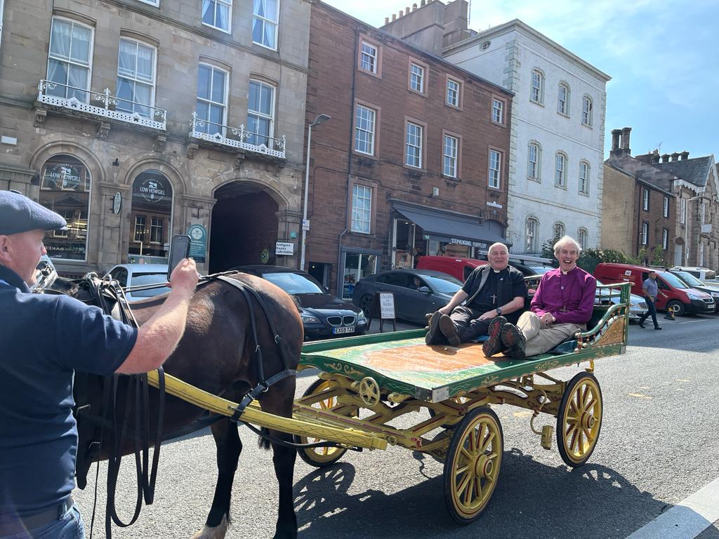 CottrellStephen's tweet photo. Today @JustinWelby &amp; I will meet with Gypsy,Roma &amp; Traveller people advocating for a new initiative aimed at reaching out to people within these communities. GRT Friendly Churches will encourage &amp; signpost churches in ways to be more welcoming

Read more: https://t.co/DnJsTV2MSr https://t.co/9jnd1Zbqvs