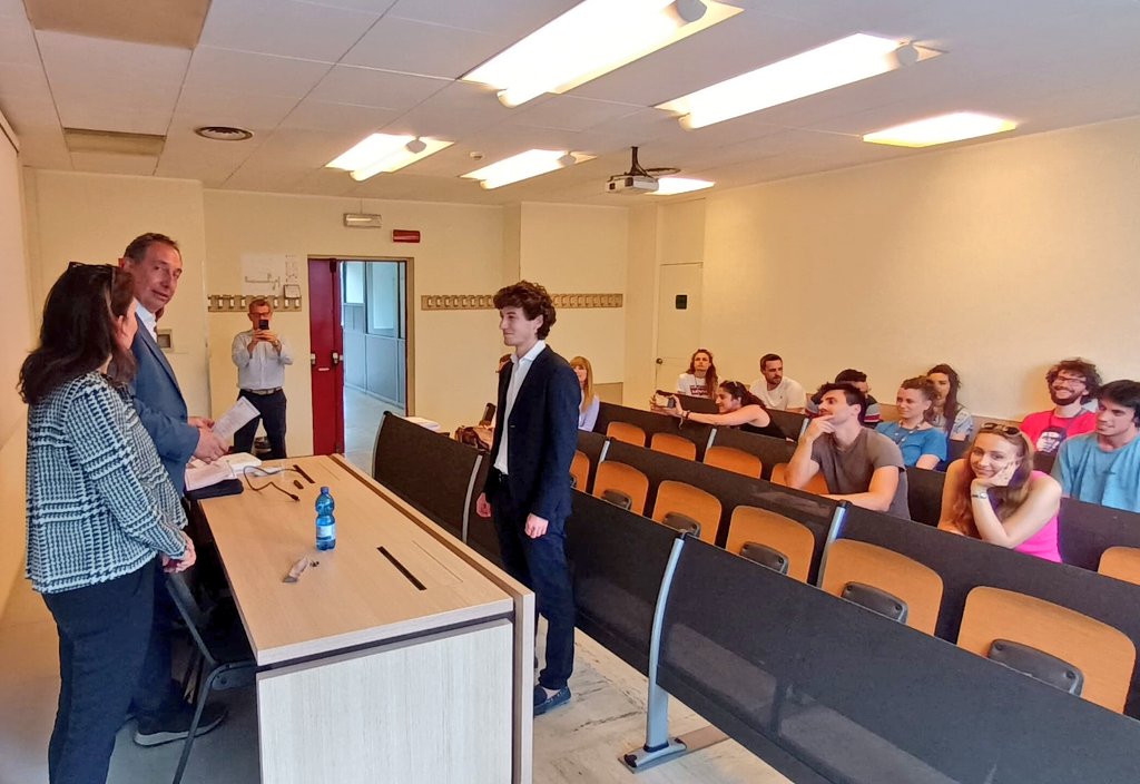 nanolab_polimi's tweet photo. 🎓#NanoLabDoctorate | Congratulations to Dr. Stefano Pecorario, new PhD graduate from #NanoLab and @IITalk! His dissertation focuses on the charge transport in printable carbon-based semiconductors, from sp2-conjugated materials to sp-carbon wires. https://t.co/CuQQt3N3Iq