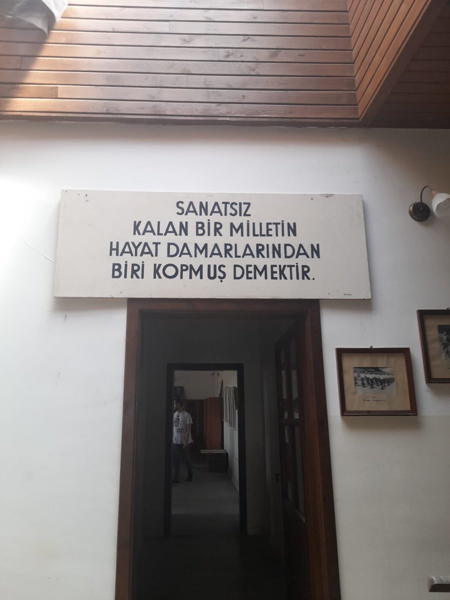 asbusovat's tweet photo. 3-Köy Enstitülerinde eğitim gören öğrenciler resimden heykele, sinemadan müziğe bir çok farklı sanat dalında oldukça geniş çaplı bir eğitimden geçmekteydi, ayrıca tarım, hayvancılık ve spor dalları ile ilgili dersler çok zor, bir o kadar da verimli geçiyordu. https://t.co/0ZLv9S4tgl