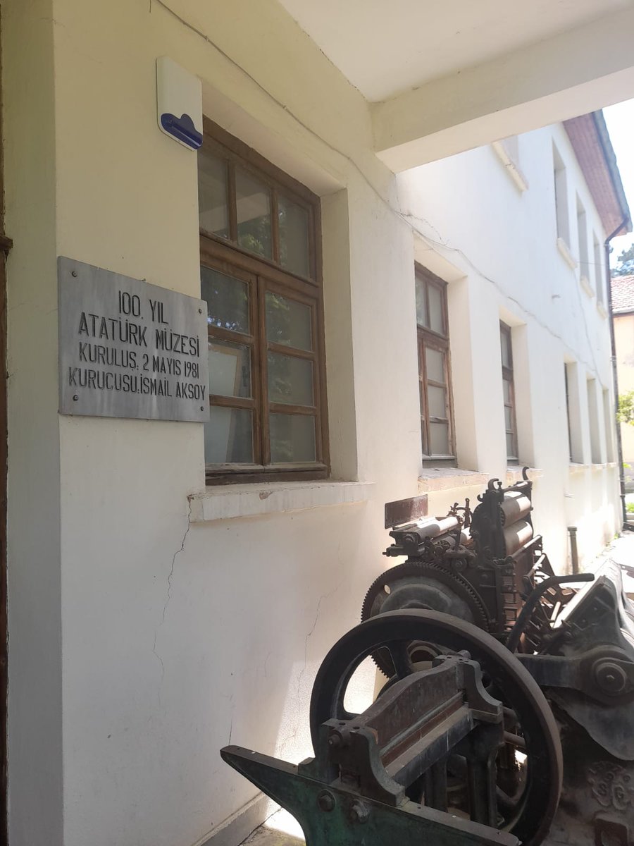 asbusovat's tweet photo. 3-Köy Enstitülerinde eğitim gören öğrenciler resimden heykele, sinemadan müziğe bir çok farklı sanat dalında oldukça geniş çaplı bir eğitimden geçmekteydi, ayrıca tarım, hayvancılık ve spor dalları ile ilgili dersler çok zor, bir o kadar da verimli geçiyordu. https://t.co/0ZLv9S4tgl