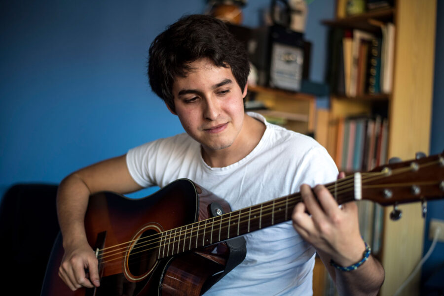 NoticiasORosal's tweet photo. #OROSAL. Este venres 9 de xuño (23:00 horas) o bar cultural Jota Jota acollerá o concerto do músico vigués Denis Carballás. 

📸 Pablo Vázquez. 

#DenisCarballás #JotaJota #BaixoMiño #Galicia 

📲 https://t.co/hM3Ah1ftzj https://t.co/fa3vhKGpLq