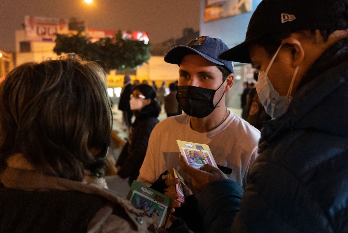 mytransport's tweet image. We recently set out to add some character to Lima&apos;s mundane public transport payment cards, partnering with a local designer and giving away 5,000 stickers. The response was overwhelming! 🤯 Limeños loved our stickers and thousand of commuters downloaded Rumbo for the first time.