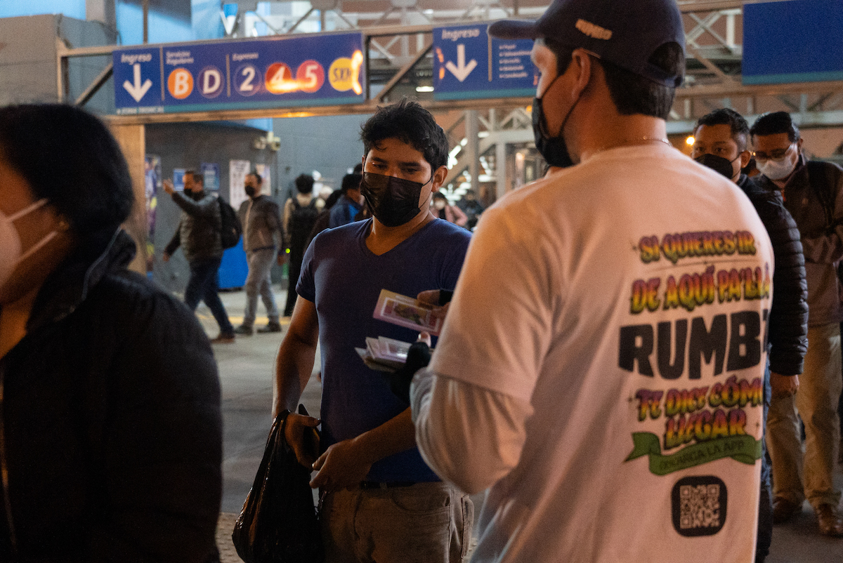 mytransport's tweet image. We recently set out to add some character to Lima&apos;s mundane public transport payment cards, partnering with a local designer and giving away 5,000 stickers. The response was overwhelming! 🤯 Limeños loved our stickers and thousand of commuters downloaded Rumbo for the first time.