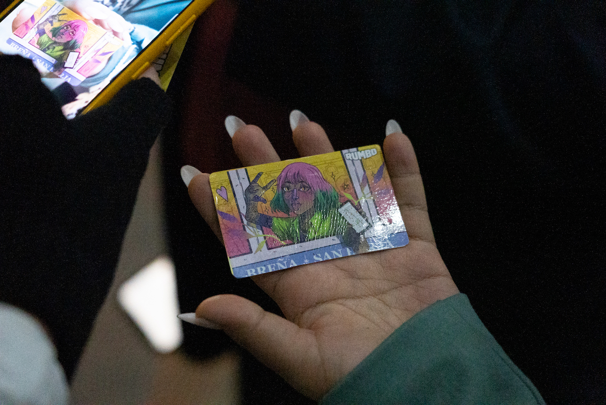mytransport's tweet image. We recently set out to add some character to Lima&apos;s mundane public transport payment cards, partnering with a local designer and giving away 5,000 stickers. The response was overwhelming! 🤯 Limeños loved our stickers and thousand of commuters downloaded Rumbo for the first time.