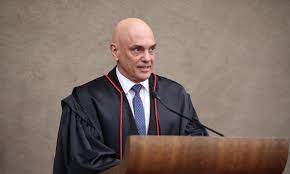 BrasilPost13's tweet photo. Qual presente gostariam de ganhar de Moraes nesse dia dos namorados:
1 - Prisão do Bolsonaro.
2 - Prisão do Moro.
3 - Prisão do Deltan Dallagnol.
4 - Prisão do Malafaia.
5 - Prisão de todos eles. https://t.co/lP62LYNe3t