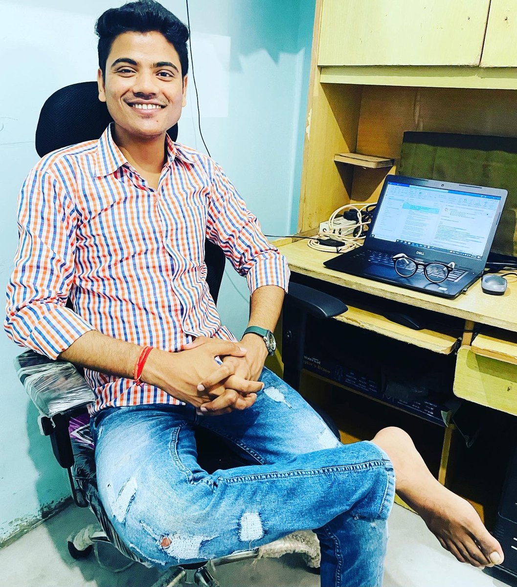 dheerusoni0212's tweet photo. Style is very personal. It has nothing to do with fashion. Fashion is over quickly. Style is forever. #casualstyle #casulalook #casulphotography #casulaphotoshoot #workfromhome #friday #smile #smileingface #smileforever #smilefordays #smilesmilesmile #smilechallenge https://t.co/4B4PUtohRg